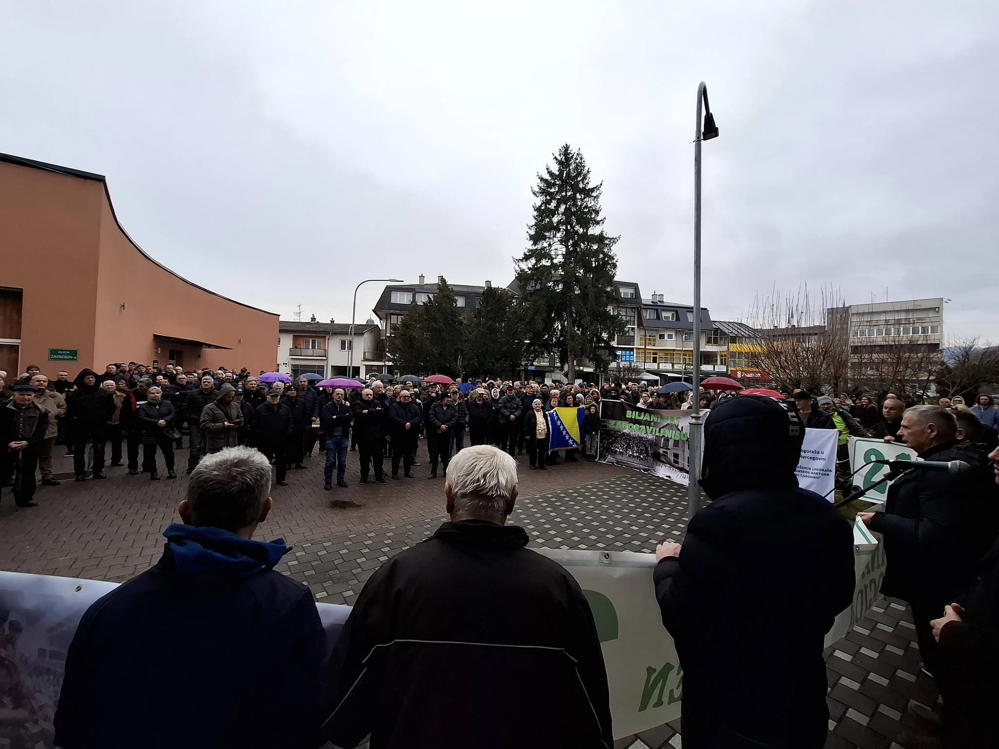 Protest Udruženja logoraša u Sanskom Mostu