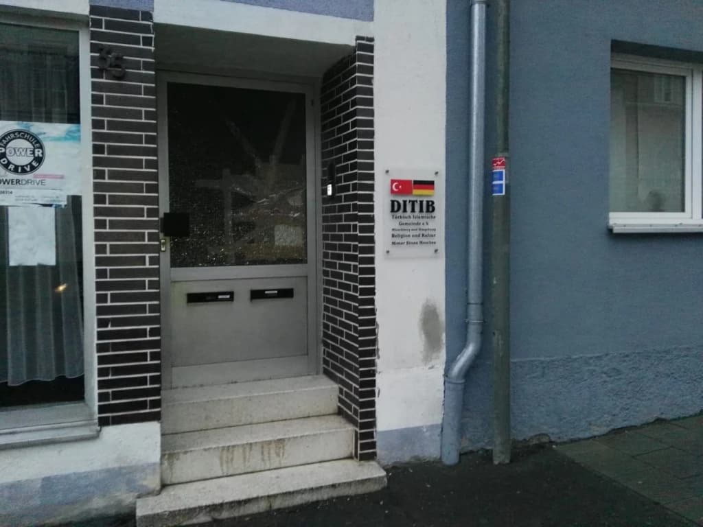 Džamija u Njemačkoj: Polupana stakla