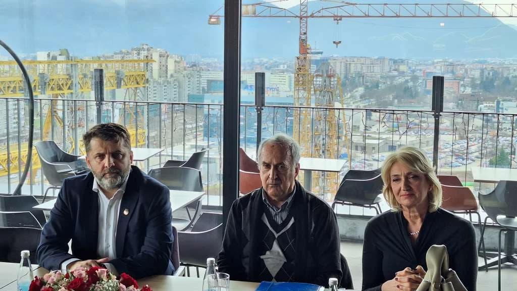 Kome će odgovarati rukovodilac i kad će se pokretati helikopter MUP-a KS