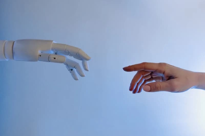 Alibaba predstavio otvoreni AI model koji robotima daje "mozak"