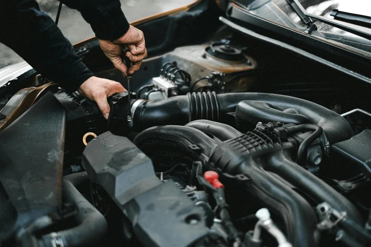 Mehaničarka otkriva: Ovo su znakovi da vas varaju i naplaćuju popravku automobila kao suho zlato