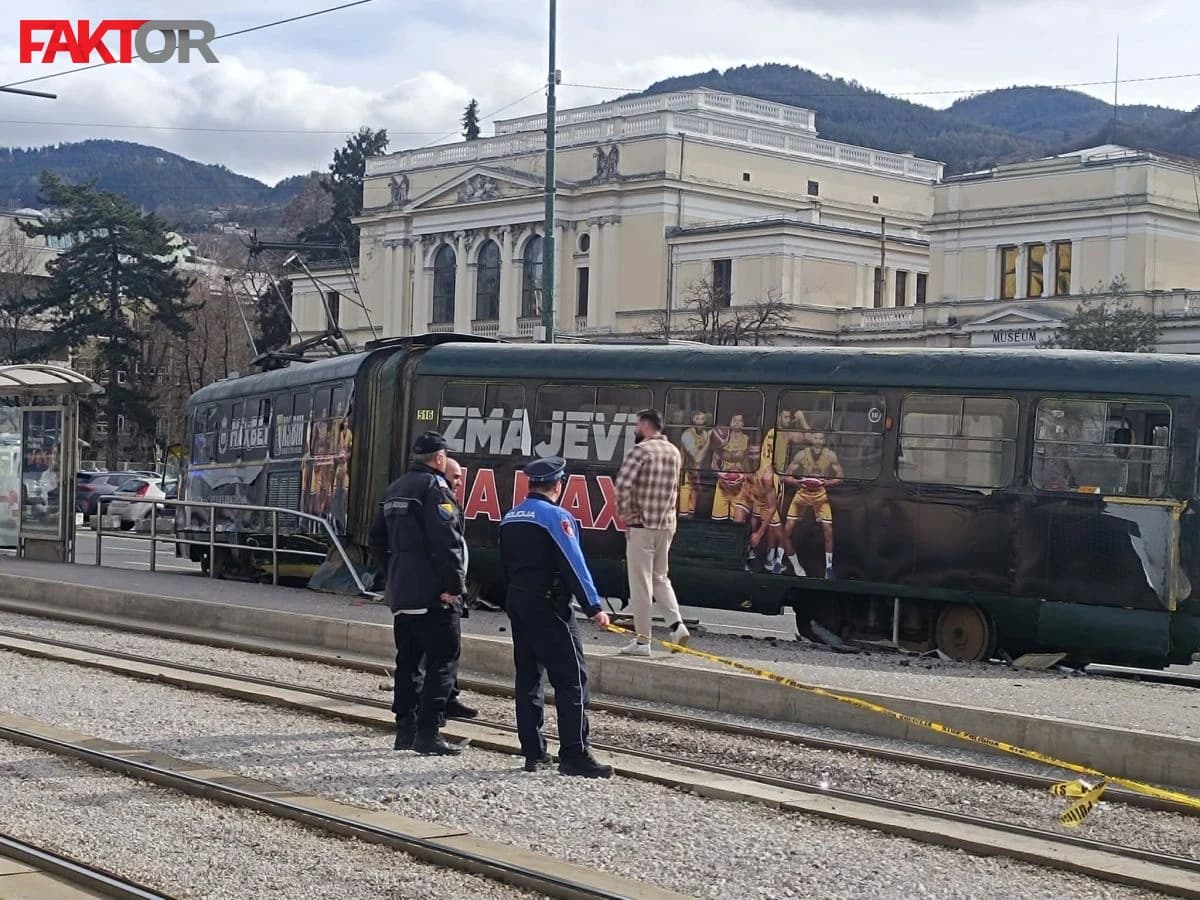 Tramvaj izletio iz šina