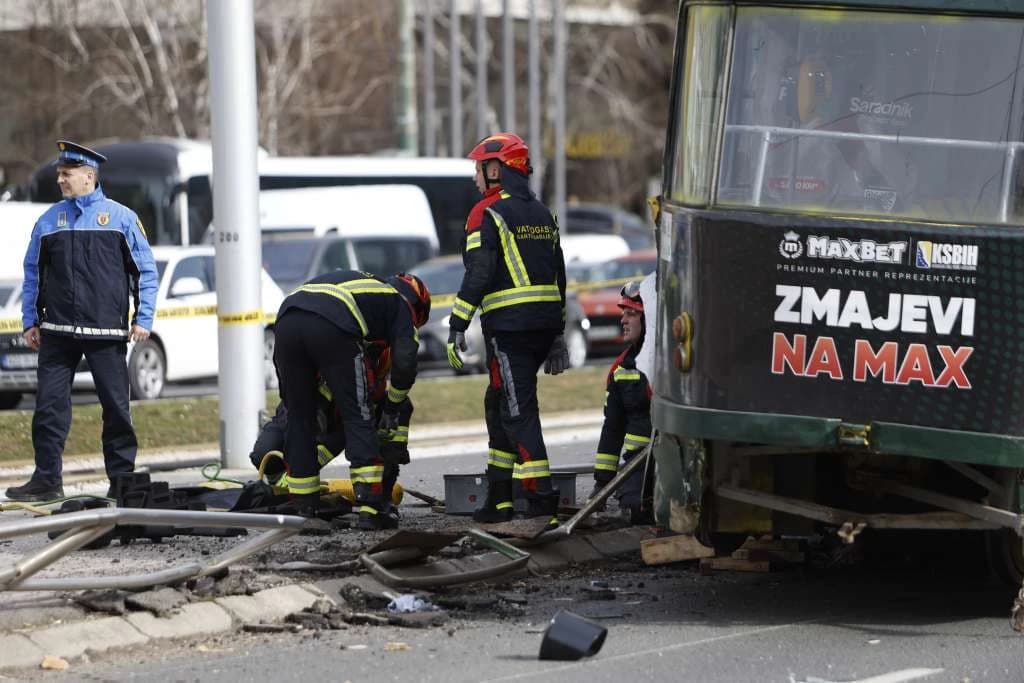Tijelo poginule osobe i dalje ispod tramvaja, uviđaj još traje