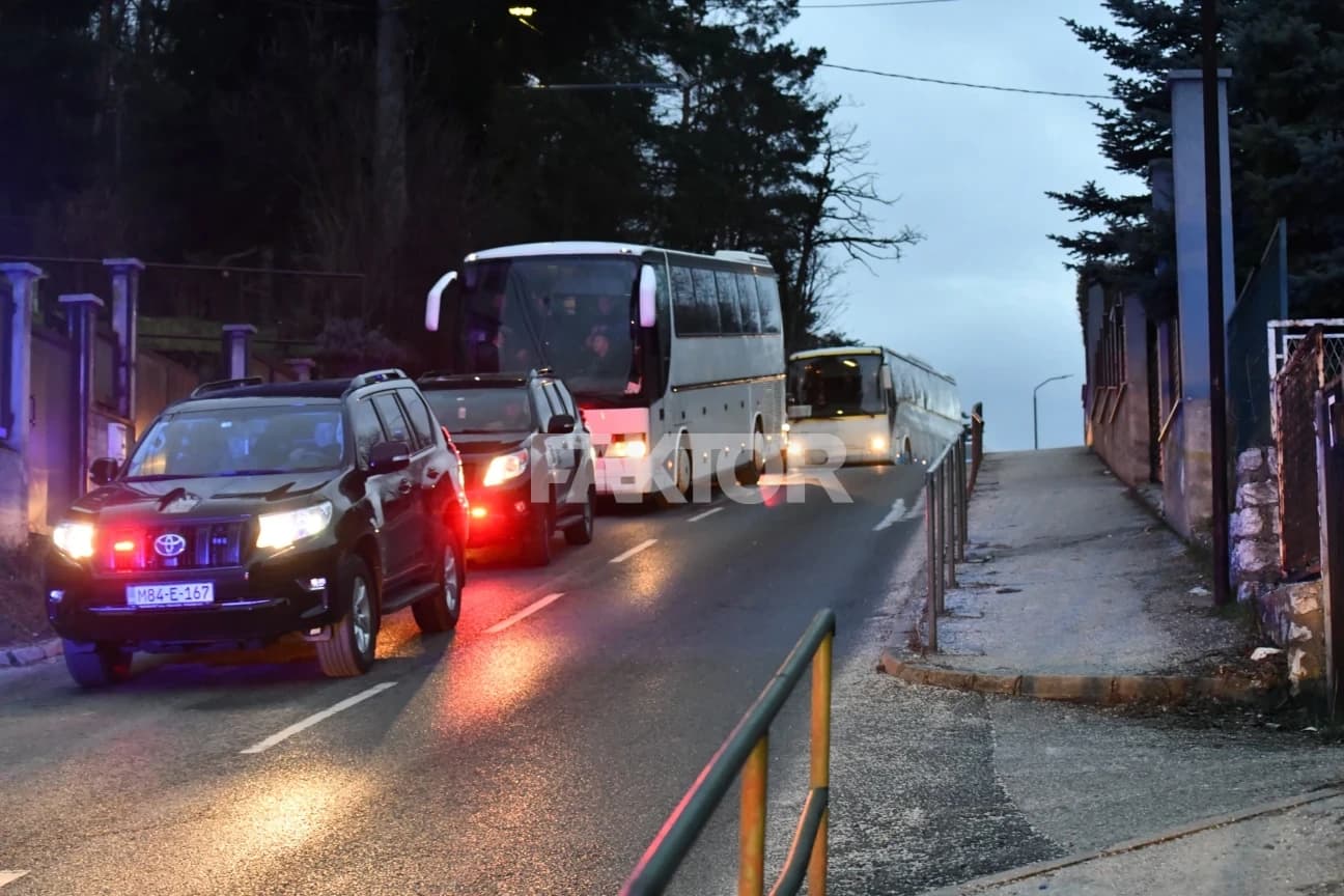 Nakon deset godina: Navijači Slavije krenuli ka Grbavici