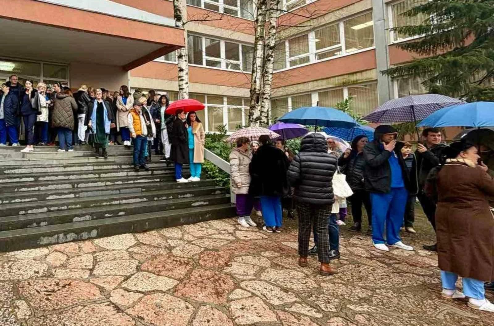 Radnici Stomatološkog fakulteta nisu dobili plaću; Sadiković: Ako se ne ispoštuju prava, spremni su i na obustavu rada