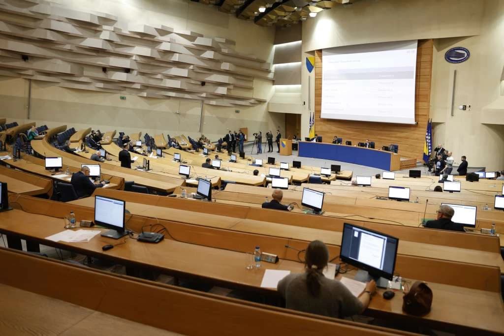 Zastupnički dom Parlamenta BiH usvojio izmjene Zakona o plaćama i naknadama u institucijama BiH