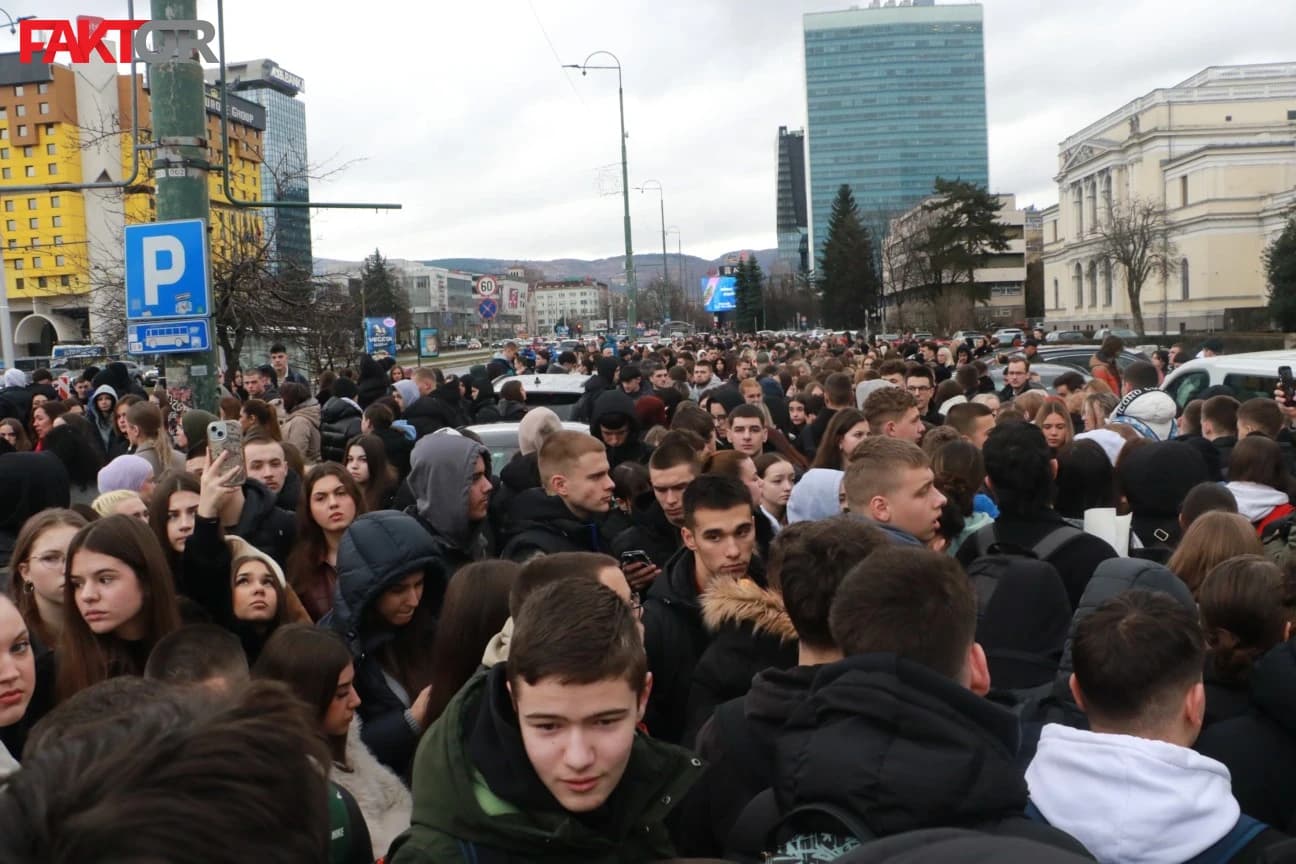 Danas Dan žalosti u Kantonu Sarajevo, novo okupljanje zakazano kod Zemaljskog muzeja