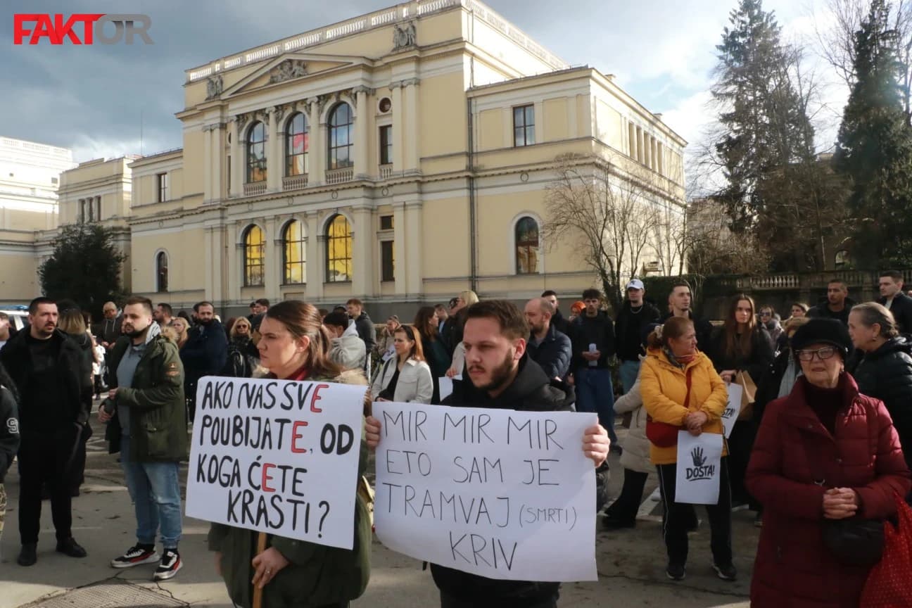 Protest u Sarajevu: "Ako nas sve poubijate, od koga ćete krasti!"