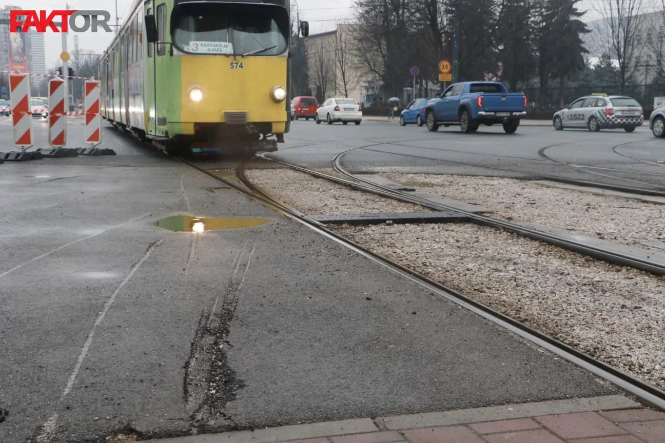 Kolege uhapšenog vozača tramvaja tvrde: Dešavalo se da se vozilo ispali, isti slučaj desio se istog dana na Ilidži