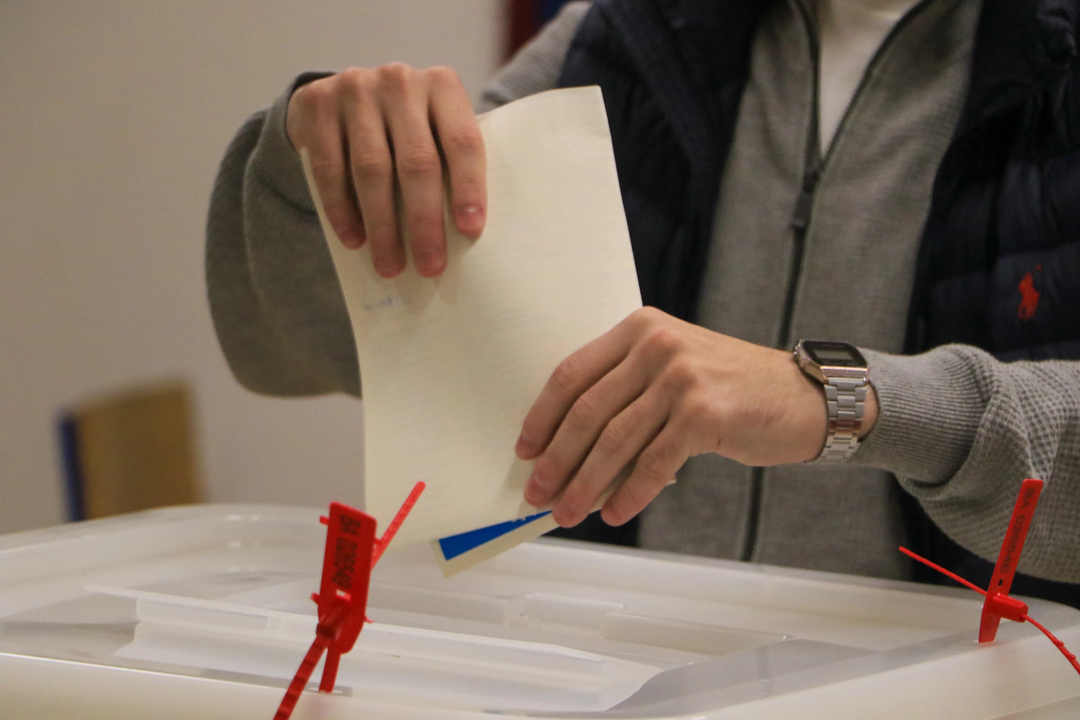 Otvorena birališta u Varešu, pet kandidata za načelnika općine