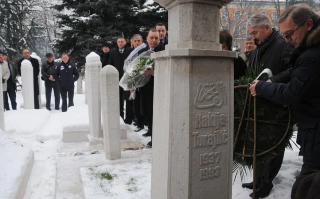Mezar Hakije Turajlića 