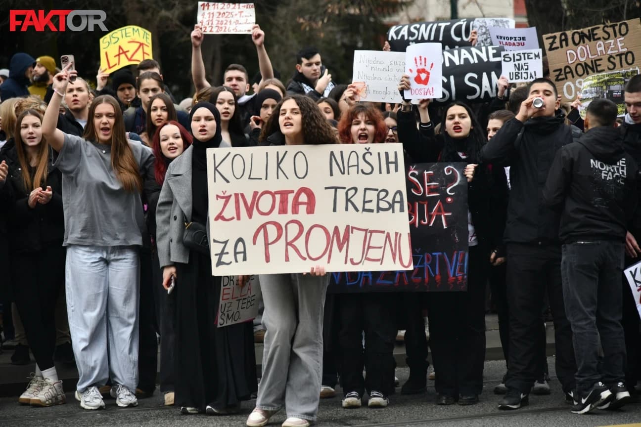 Srednjoškolcima prijete izbacivanjem iz škole zbog protesta, ko širi priču o "spaljivanju starih tramvaja"
