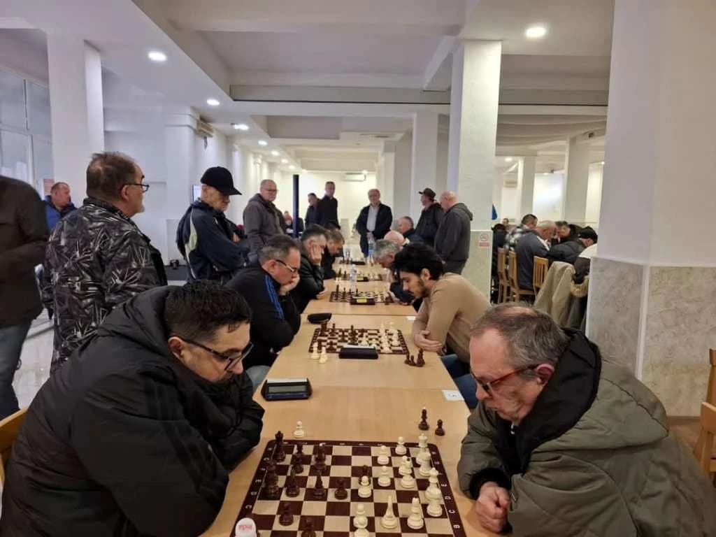 Na turniru je ove godine učestvovalo 128 šahista i šahistkinja
