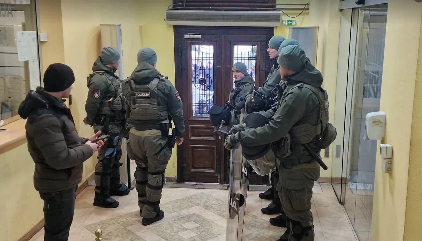 Specijalci u zgradi Vlade Kantona Sarajevo