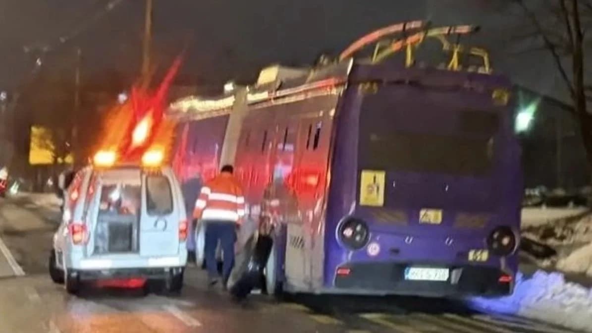 Trolejbus kod džamije Kralja Fahda dva sata bio isključen iz saobraćaja, GRAS saopćio šta se tačno desilo