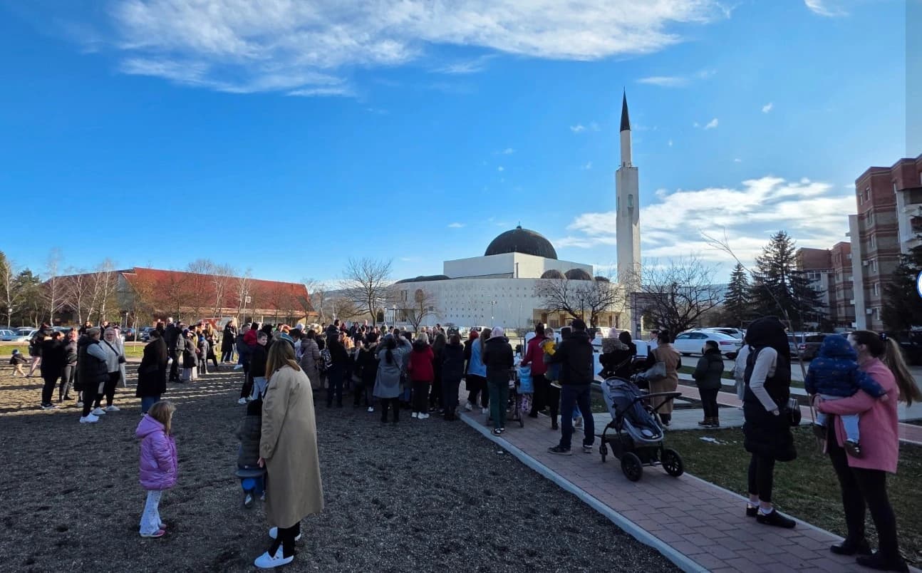Ramazan svečano dočekan u Bugojnu: Upriličen vatromet, najmlađe obradovao vozić