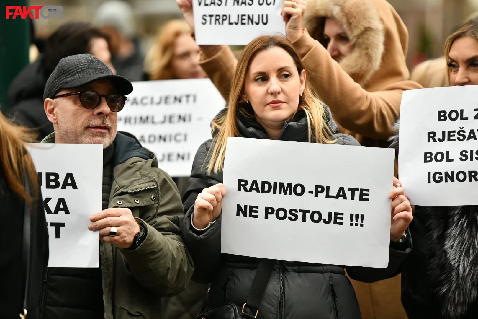 Protesti radnika Stomatologije ispred Vlade KS: "Radimo za plaću, a ne obećanja!"