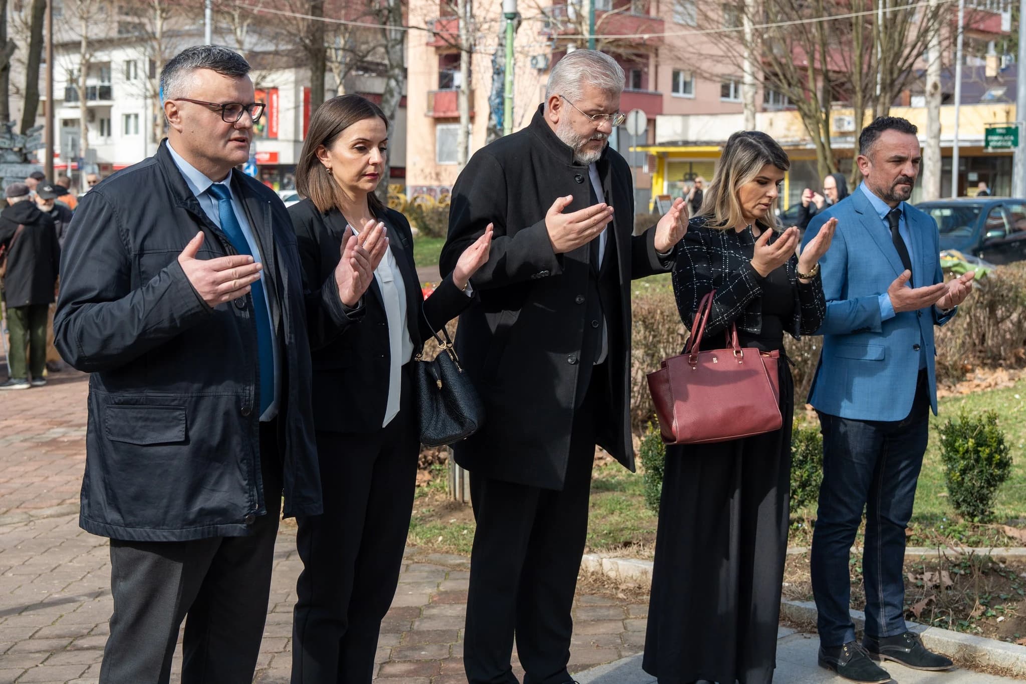 Brojne delegacije su položile cvijeće i odale počast