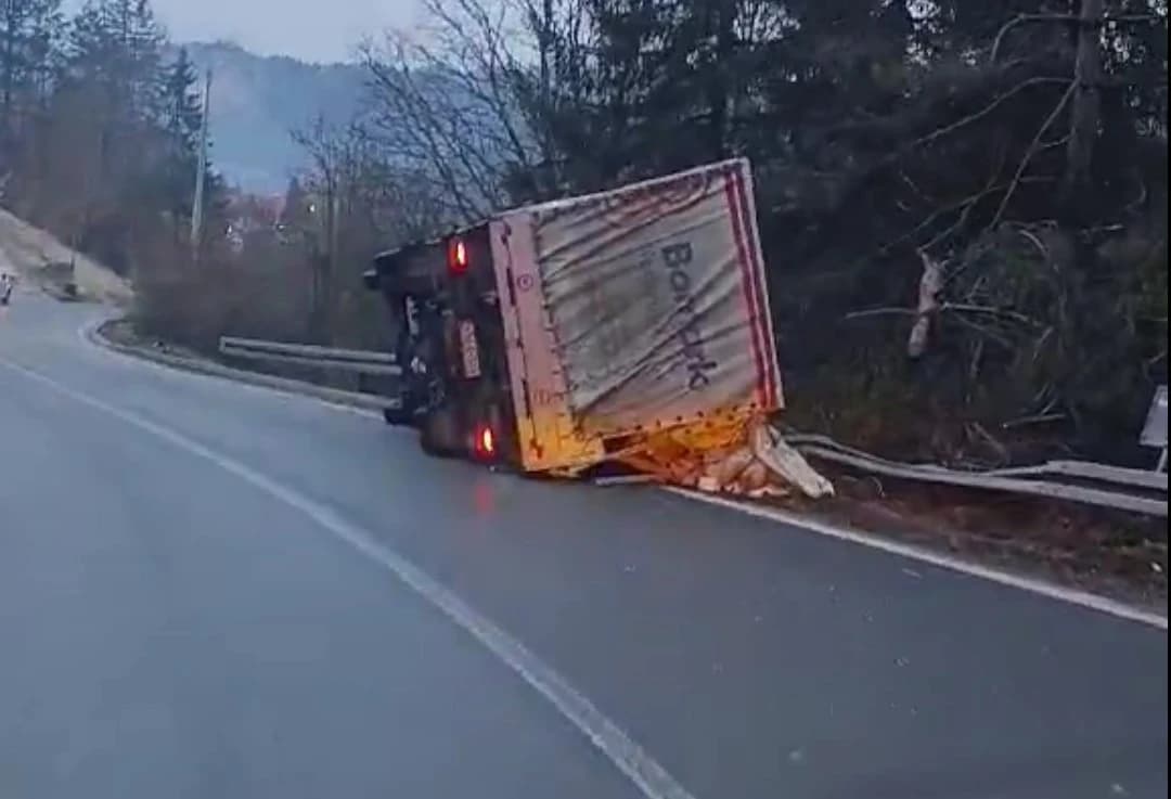 Nezgoda kod Olova, prevrnuo se kamion