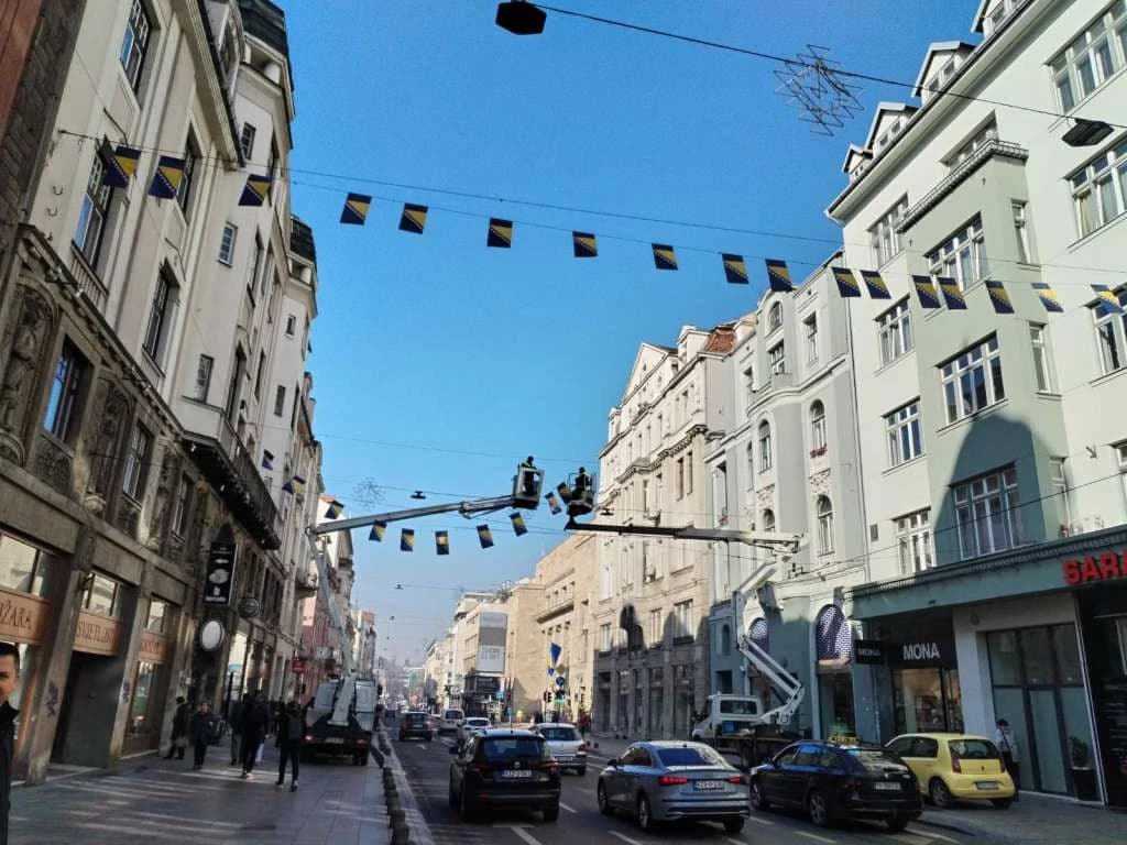 Sarajevo se ukrašava povodom Dana nezavisnosti BiH