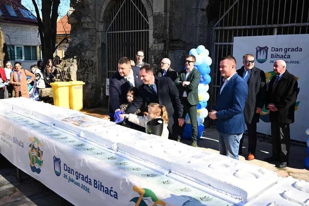 Bihać proslavlja 766. rođendan, građanima poslužena rođendanska torta
