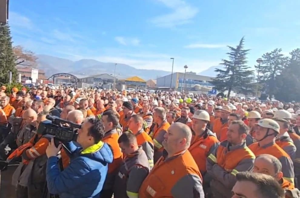 Stotine radnika Nove Željezare Zenica na protestima