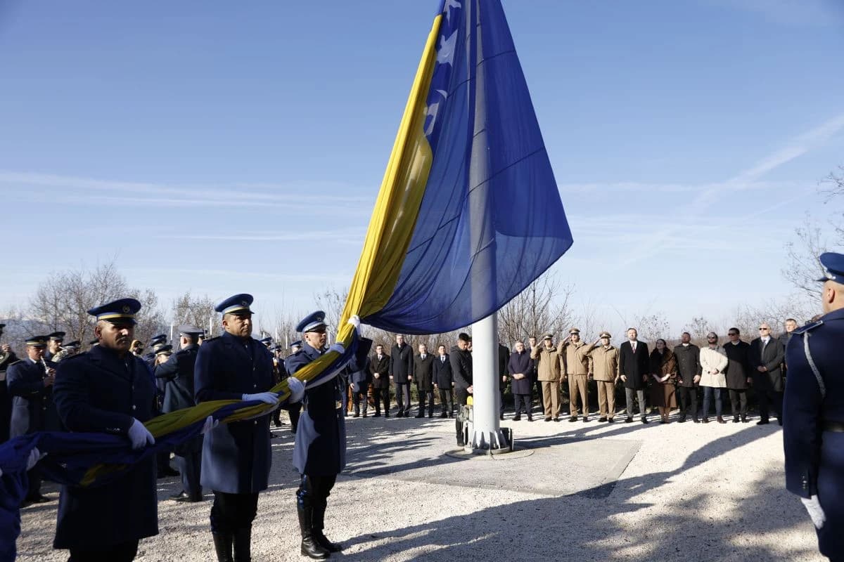 Počelo obilježavanje Dana nezavisnosti: Na Humu se zavijorila zastava BiH