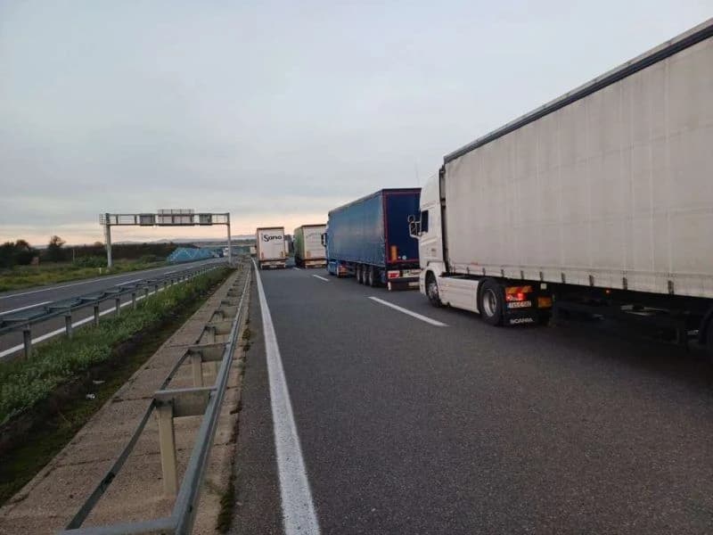 Bh. prijevoznici 12. marta kreću u blokadu granica ako ne bude riješen problem boravka u EU