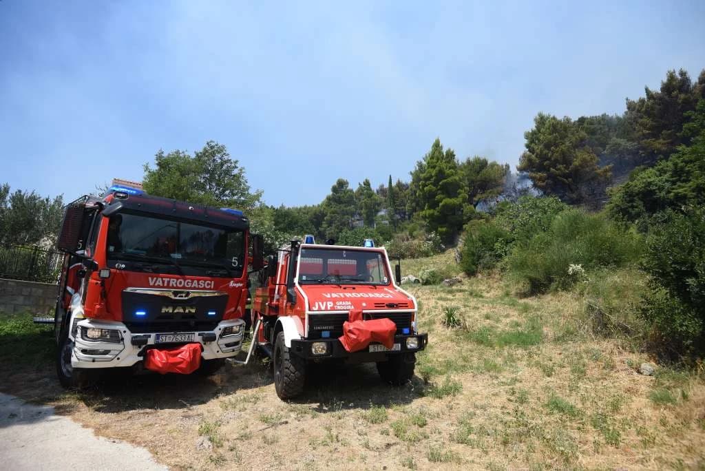 Vatrogasci u Mostaru spasili osobu koja je pala s pećine