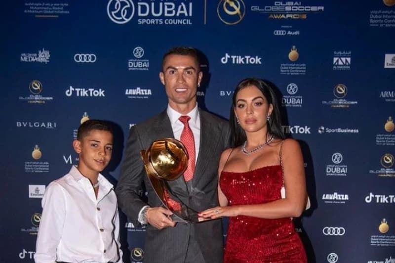 Ronaldo sa Georginom i sinom