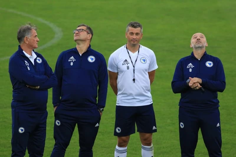 Čustović (bijela majica) radio i kao trener u A reprezentaciji BiH