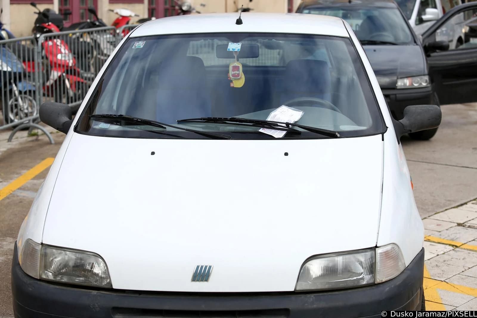 Brisači ostavljaju tragove na vjetrobranskom staklu: Ne morate kupovati nove, evo kako riješiti problem