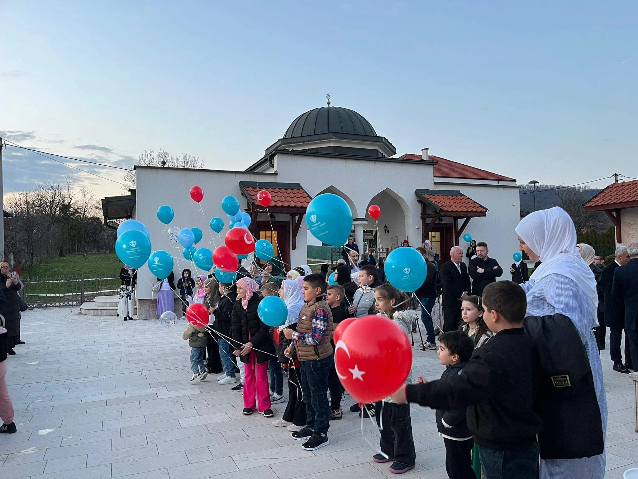 Iftar s jetimima i podjela stipendija u Visokom; ambasador Turske Akseki: Djeca su naša budućnost, moramo ulagati u njih