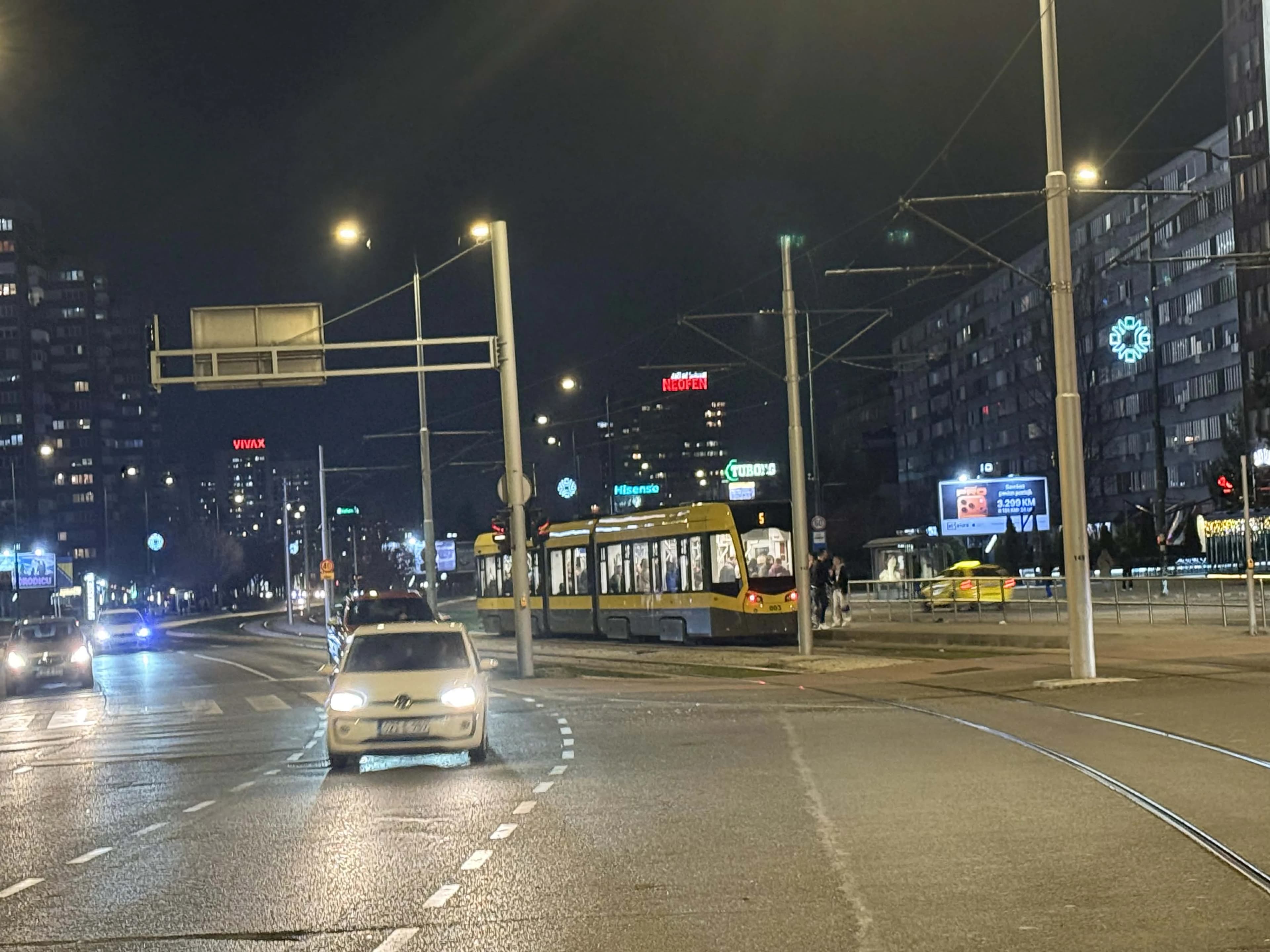 U sarajevskom naselju Dolac Malta auto udarilo u stub, tramvaji nisu radili pola sata
