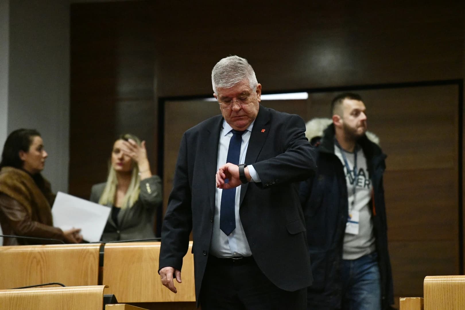 Polemika o razrješenju Miokovića - Mešalić: Vas hoće dva puta da smijene; Mioković: Da podebljaju