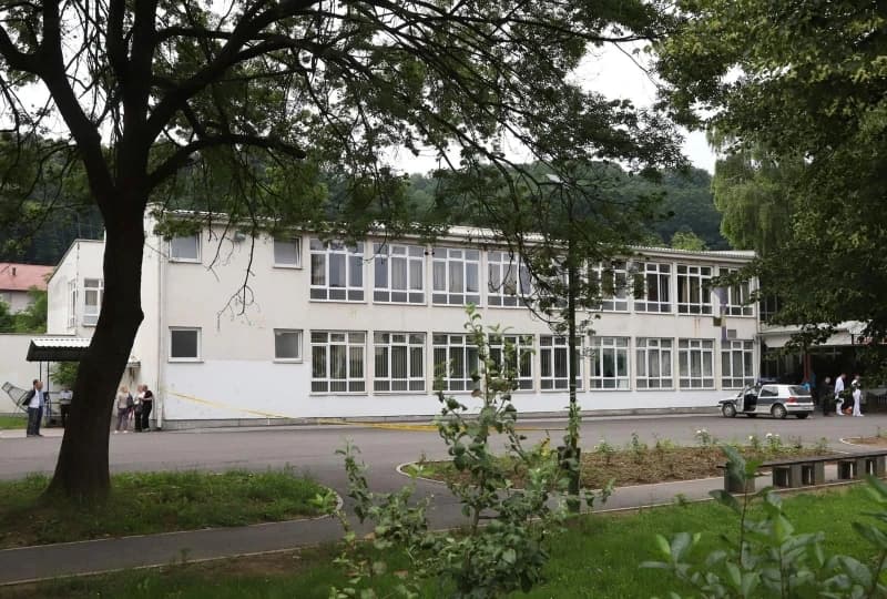 Škola u Lukavcu