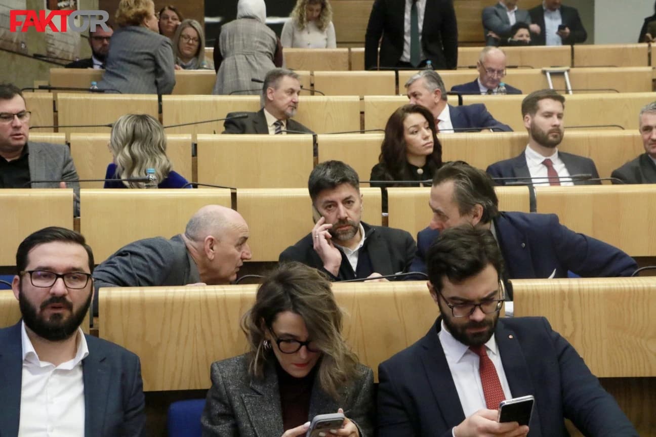 SDP-ovci branili "nikad bolju Vladu FBiH", kao da smo Švicarska, Nikšić nije došao: Nijemci će nam doseliti...