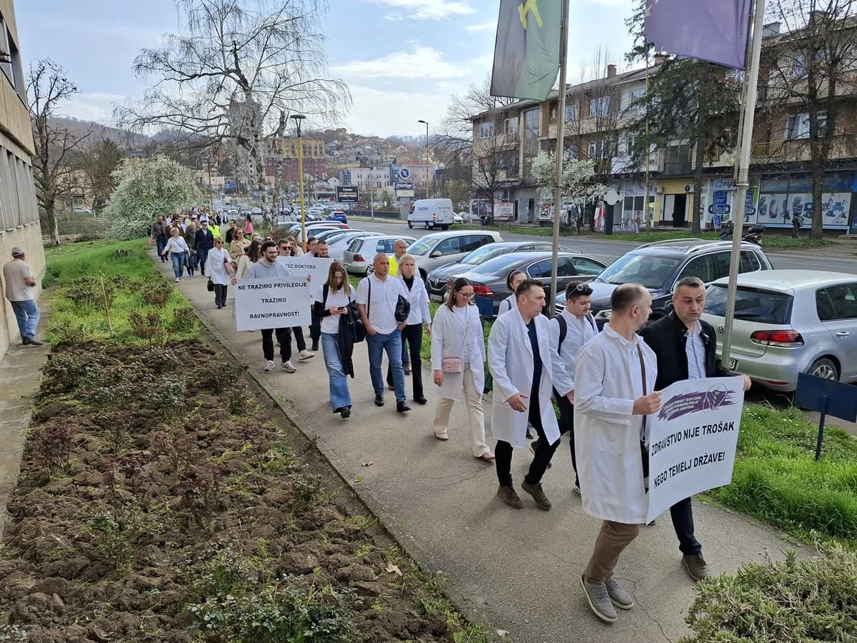 Protest doktora u Tuzli