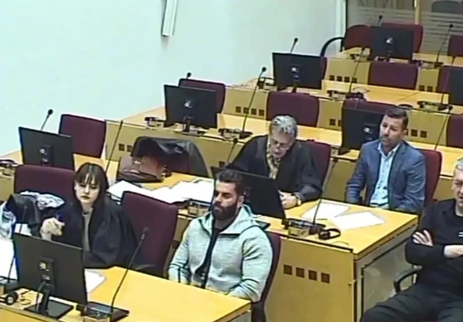 S ročišta Dženisu Kadriću i Alemu Hodoviću (desno) u februaru 2024.