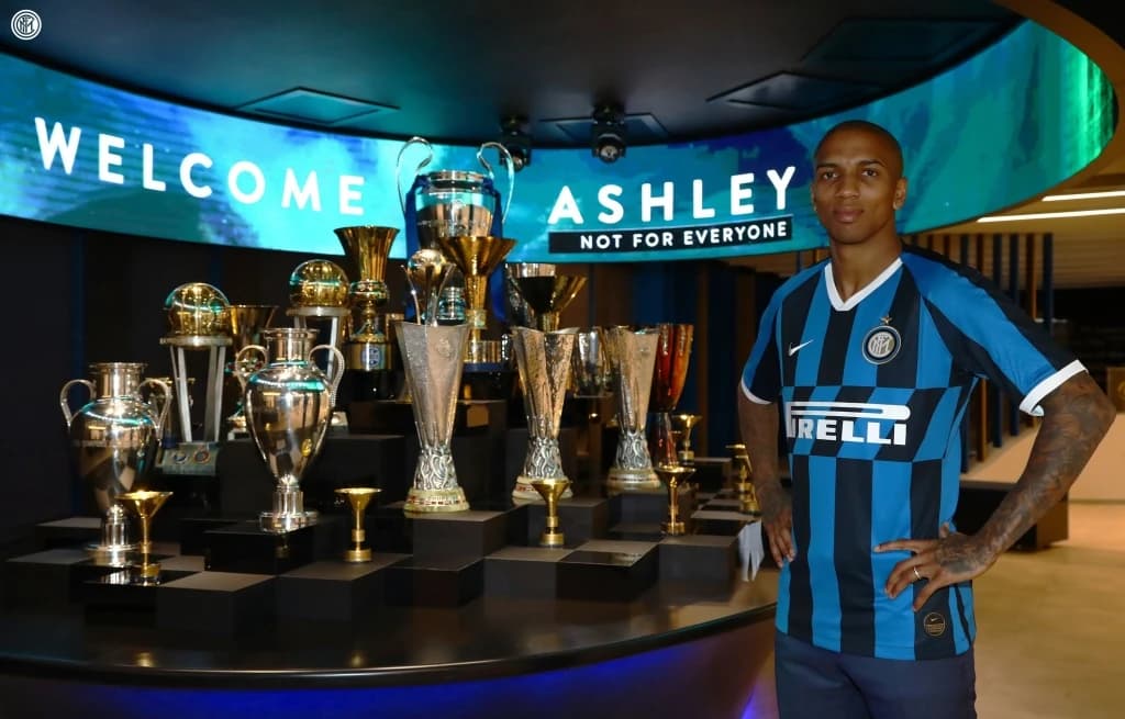 Young potpisao za Inter, poznat novi kapiten Uniteda