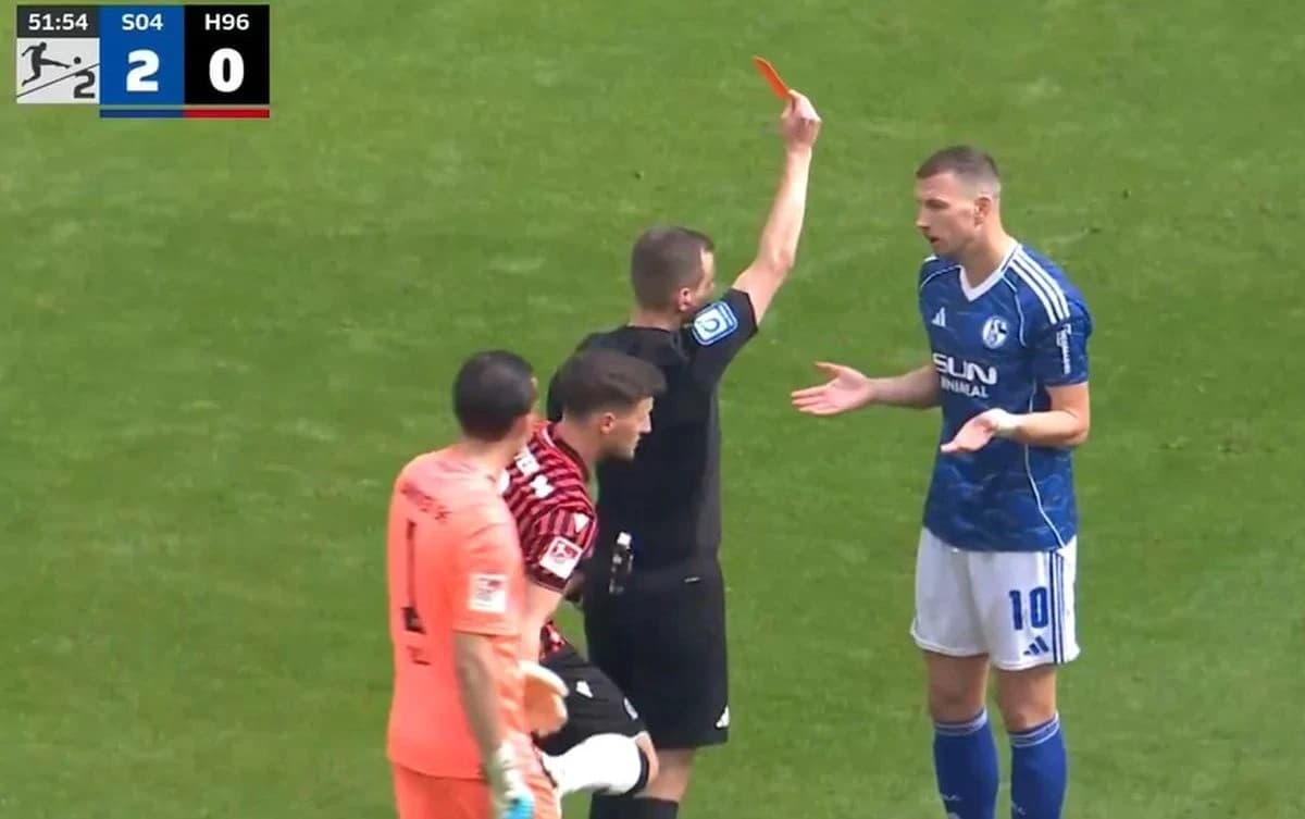 Trener Schalkeovog rivala žali zbog Džekine suspenzije