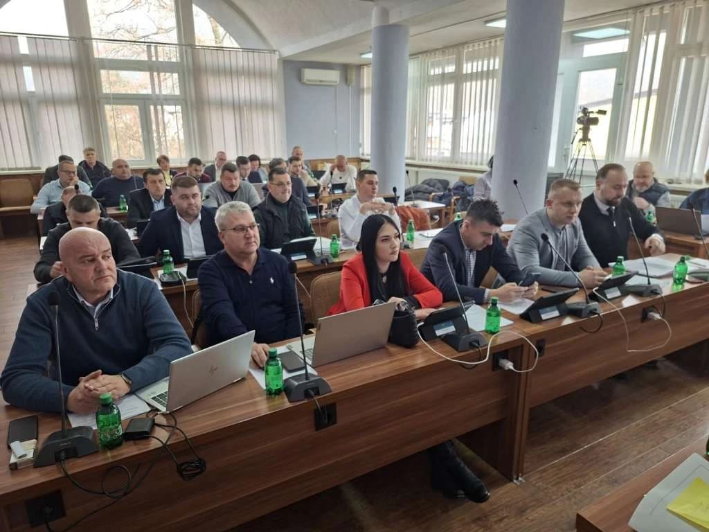 Grad Goražde dodjeljuje jednokratnu pomoć od 1.000 KM za novorođeno treće i svako naredno dijete