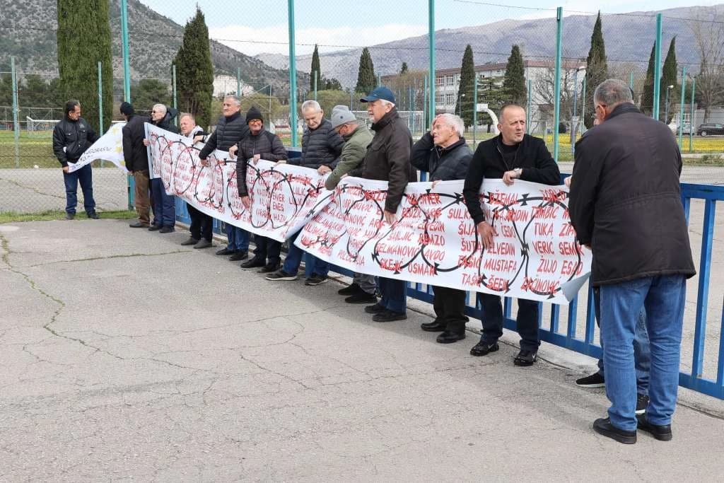 Obilježena 32. godišnjica zatvaranja logora Heliodrom kod Mostara, Sveučilište opet nije dalo ući u zgradu
