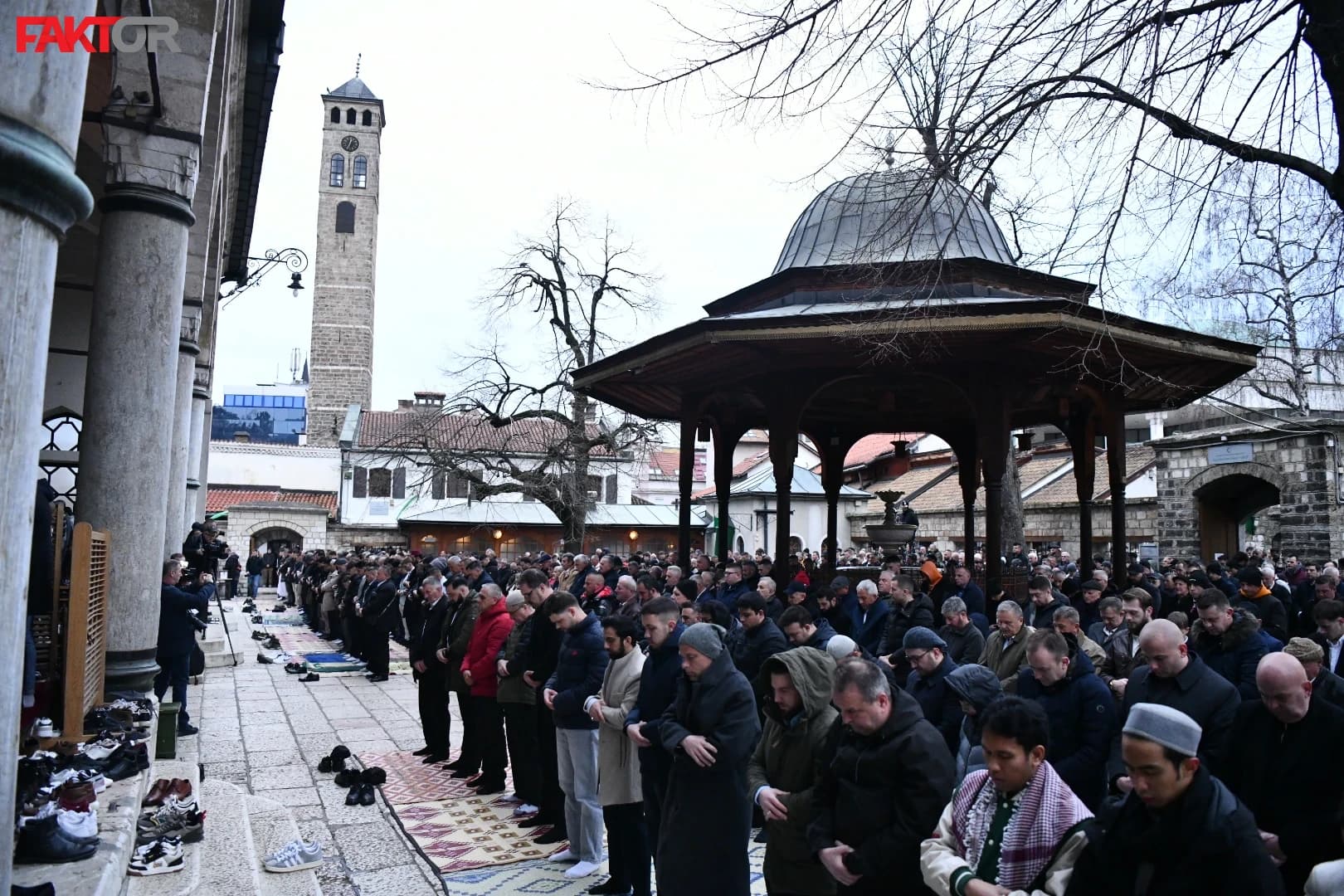 Muslimani obilježavaju Ramazanski bajram, centralna svečanost za BiH održana u Gazi Husrev-begovoj džamiji