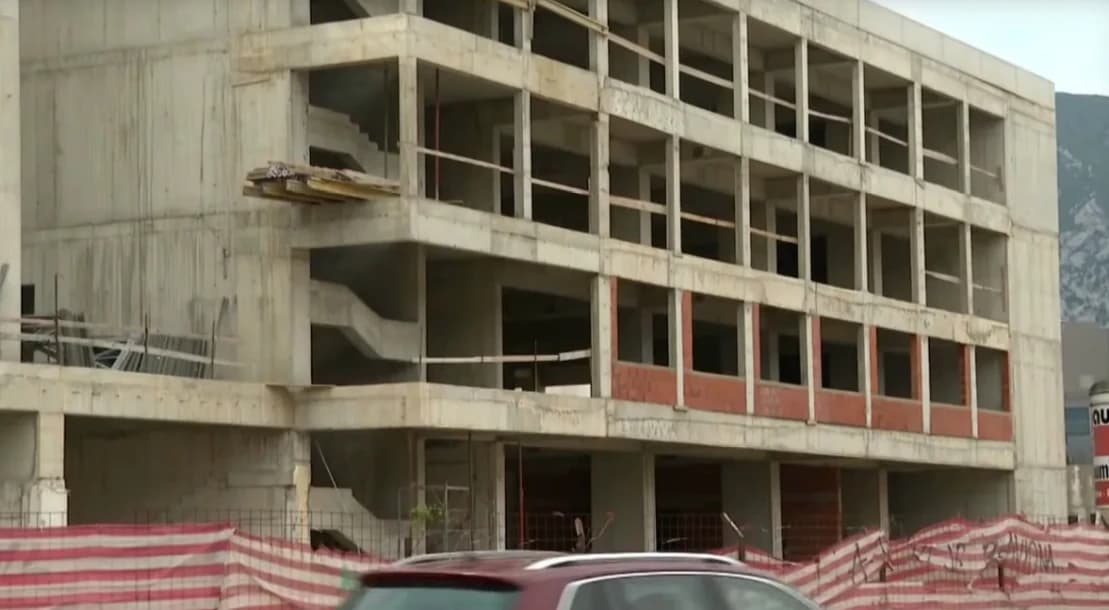 Trideset godina gradnje zgrade Hrvatskog narodnog kazališta u Mostaru: Gdje su nestali milioni