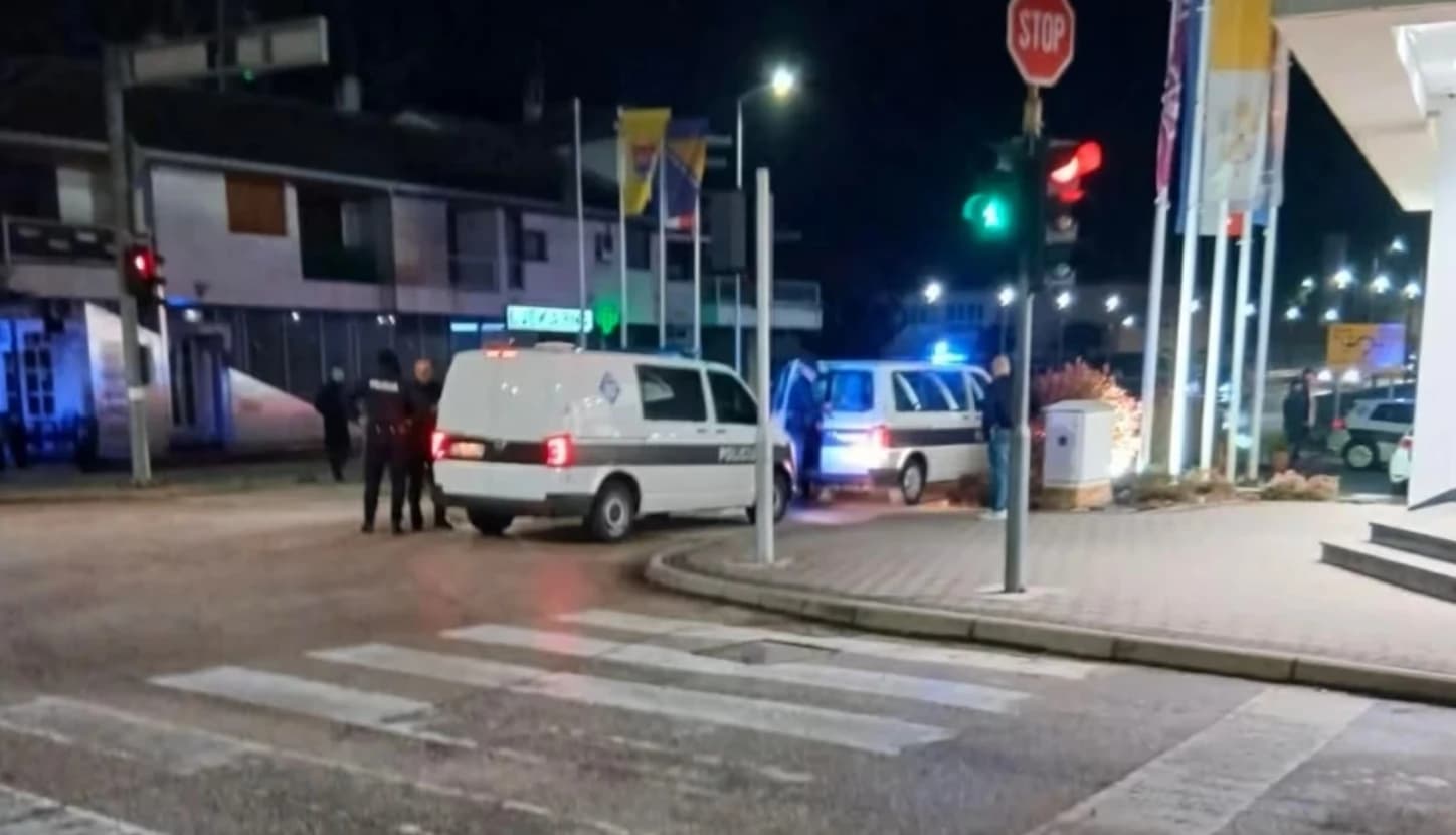 U Stocu izbili neredi zbog murala i grafita, policija će se sutra oglasiti o detaljima