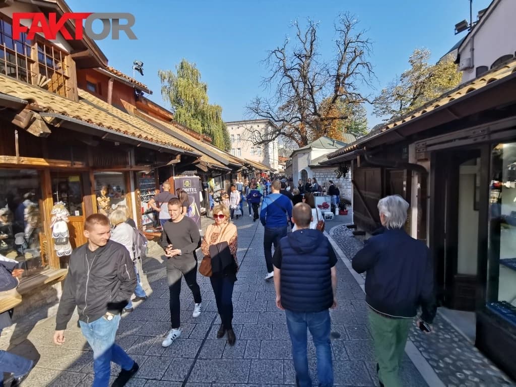 U Hercegovini i na jugozapadu Bosne vedro, u ostalim područjima zemlje oblačno
