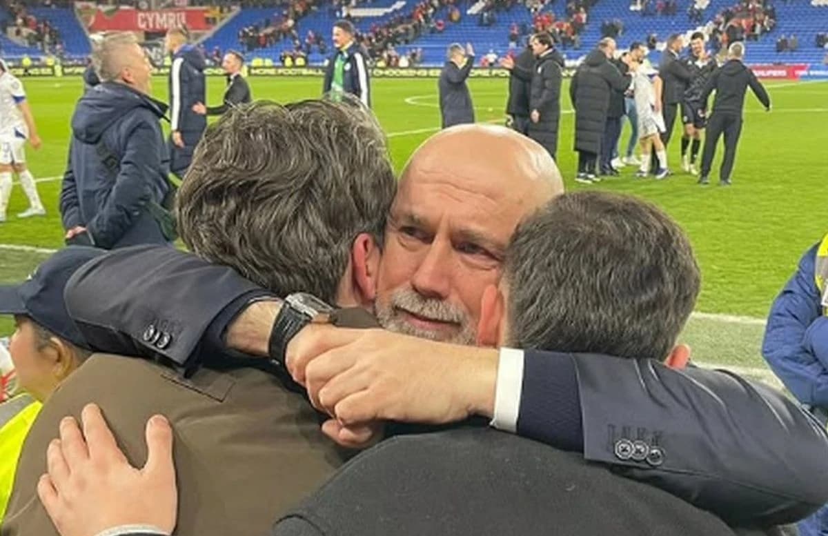 Barbarez u zagrljaju sinova
