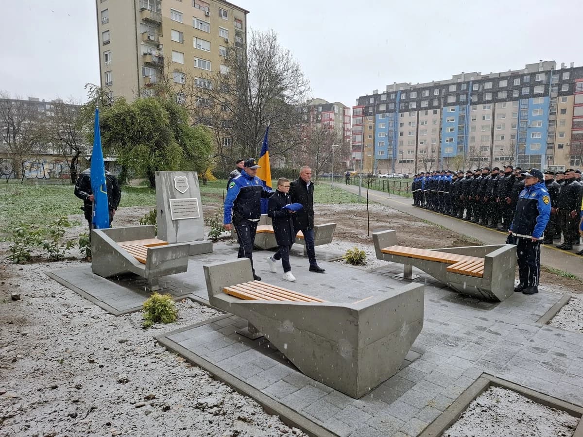 Otkriven spomenik u Tuzli