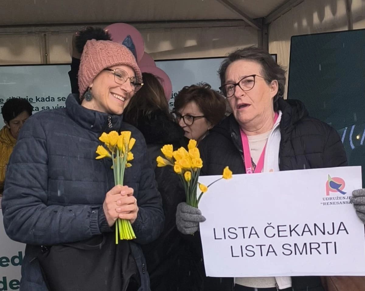 Manifestacija Udruženja "Renesansa": Počasni krug na motorima, podjela narcisa i poruka "pregledajte se na vrijeme"